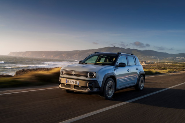Renault 4 e-tech Electric, тест драйв