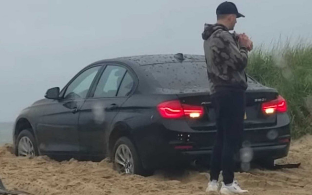 BMW пясък