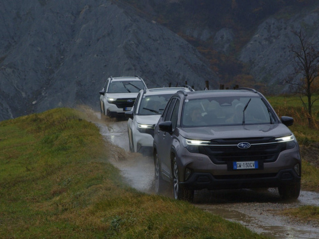 Subaru Forester 2025, тест драйв