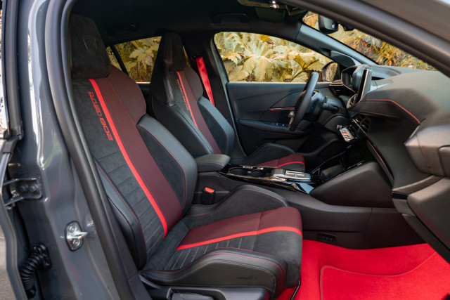 Peugeot e-208 GTi, тест драйв