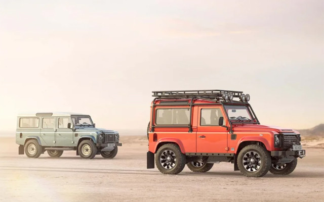 Land Rover Defender 