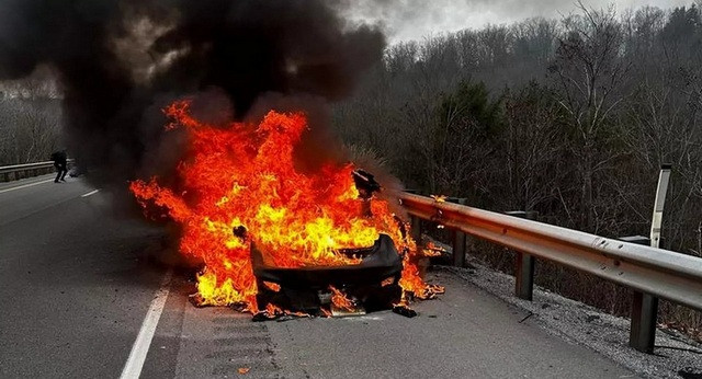 Tesla-Model-S-пожар