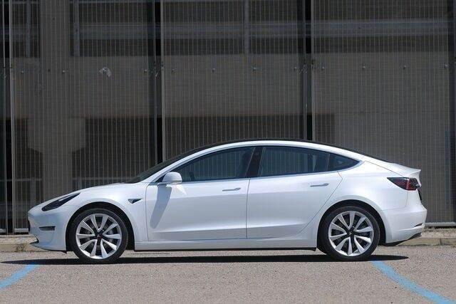 Tesla Model 3 на старо
