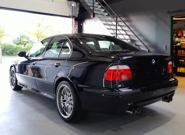BMW M5 W10