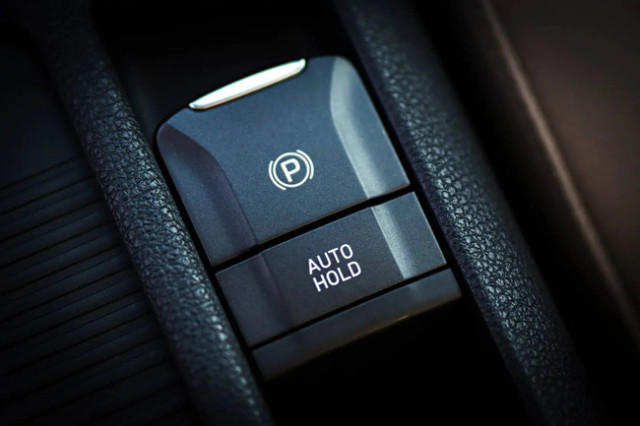 Auto Hold, асистент за потегляне по наклон  