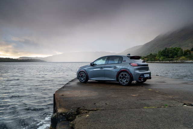 Peugeot e-208 GTi, тест драйв