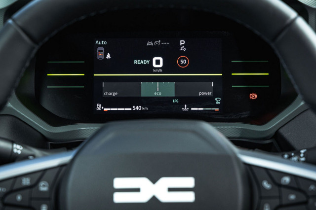 Dacia Duster Hybrid-G 150, 2026, тест драйв