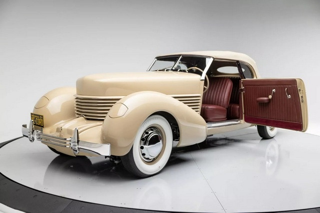 1937-Cord-812-Phaeton-29-1536x1025