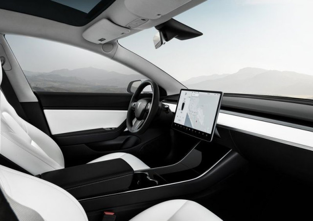 Tesla Model 3 - интериор