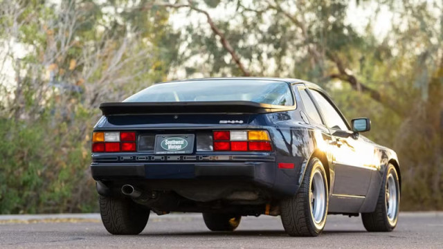 Porsche 944