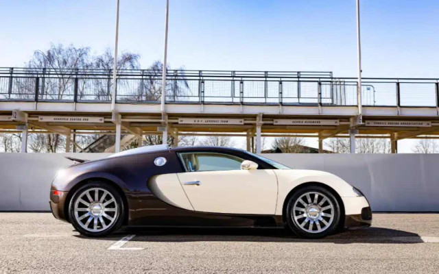 Bugatti Veyron-2