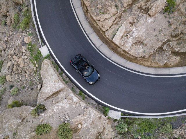 MINI Cooper SE Convertible - тест драйв