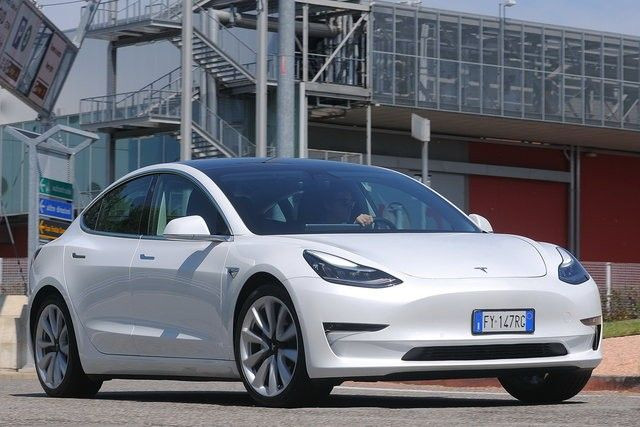 Tesla Model 3 на старо