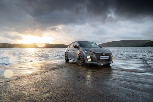 Peugeot e-208 GTi, тест драйв