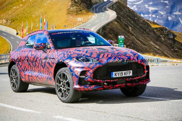 Aston Martin DBX S