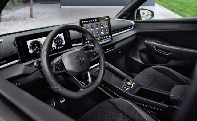 Volkswagen T-Roc 2026, тест драйв, 1.5 TSI MHEV R-Line