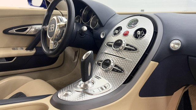 Bugatti Veyron Мани Хобшин