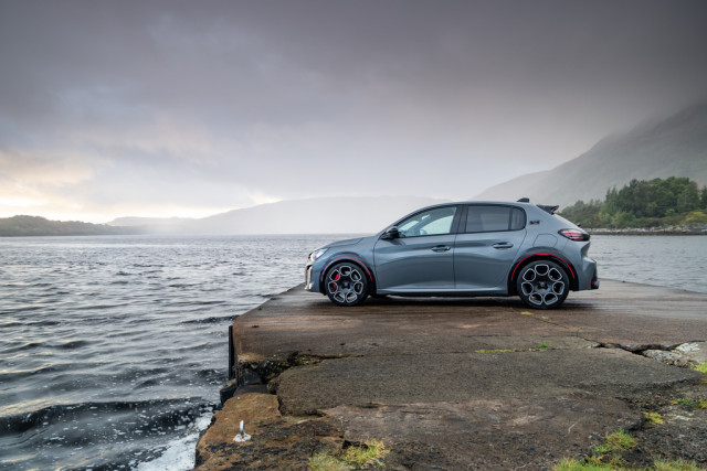 Peugeot e-208 GTi, тест драйв