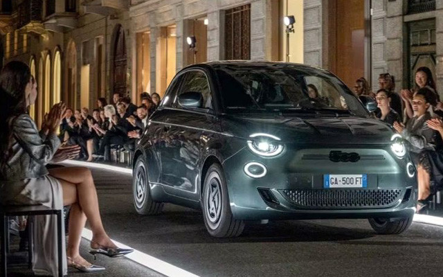 Fiat 500e Giorgio Armani Edition 