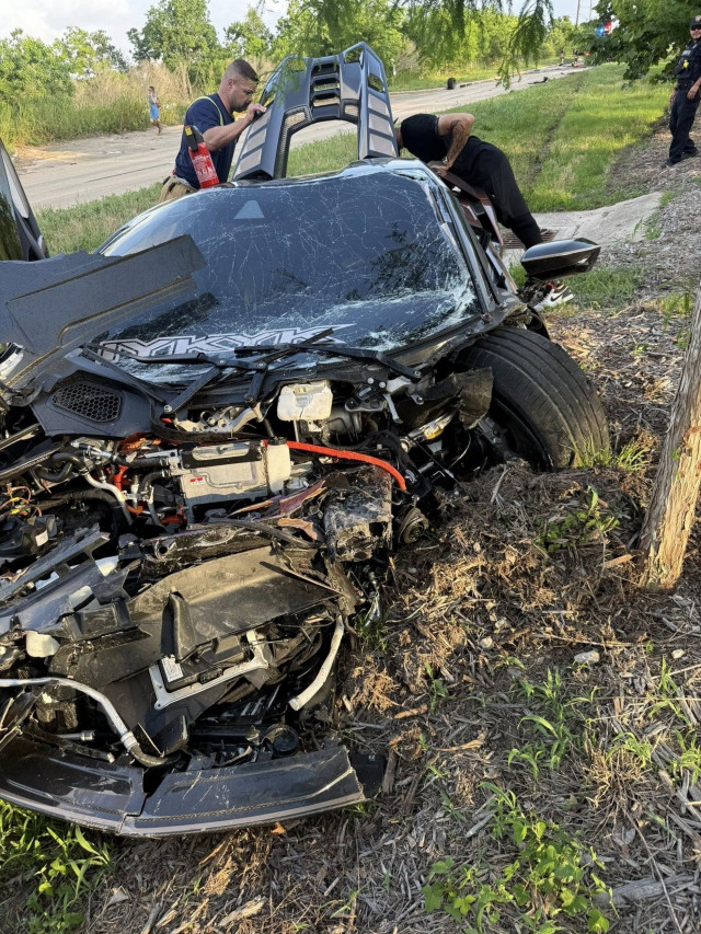 Сблъсък унищожи две суперколи на Lamborghini 