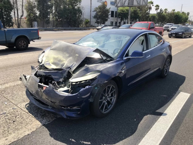 Tesla, бракувана, катастрофирала Тесла, бракуван електромобил