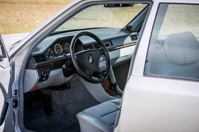  Mercedes-Benz 500E от 1991 г.-2 