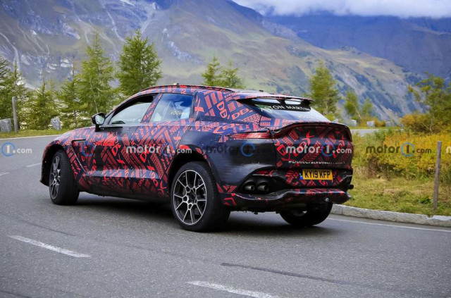 Aston Martin DBX S