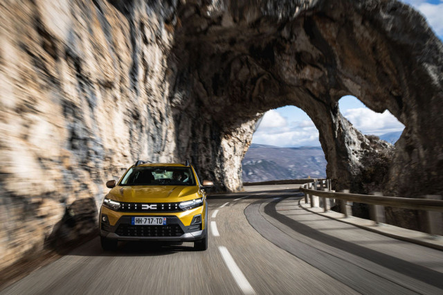 Dacia Sandero Stepway 2026, Eco-G 120, тест драйв