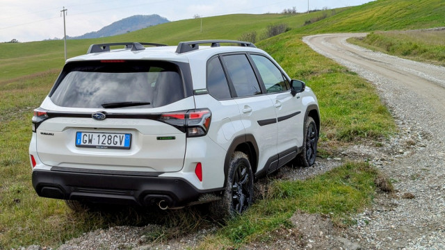 Subaru Forester 2025, тест драйв