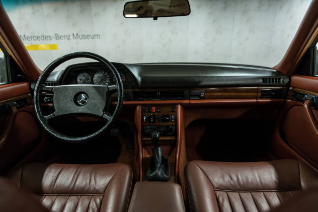 Mercedes-Benz S-Class (1982)