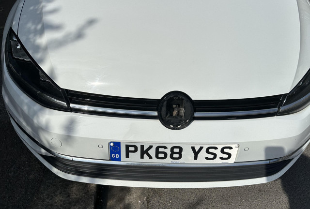 Volkswagen, емблема, кражба, радарни сензори