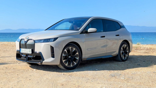 BMW iX xDrive60, 2025