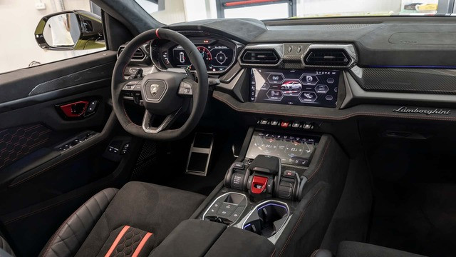 Lamborghini Urus SE Performante