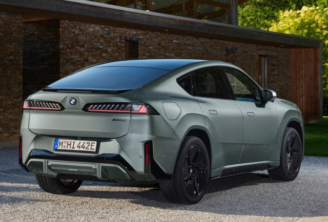 BMW iX4