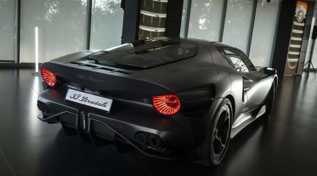 Alfa Romeo 33 Stradale Perla Nera