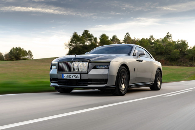 Rolls-Royce Black Badge Spectre, тест драйв