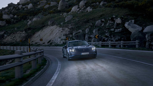  Porsche Taycan и Audi E-Tron GT
