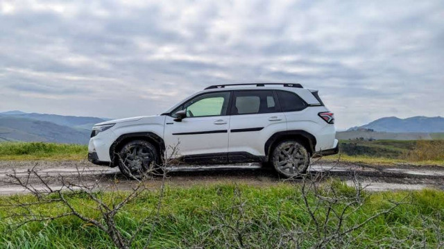 Subaru Forester 2025, тест драйв