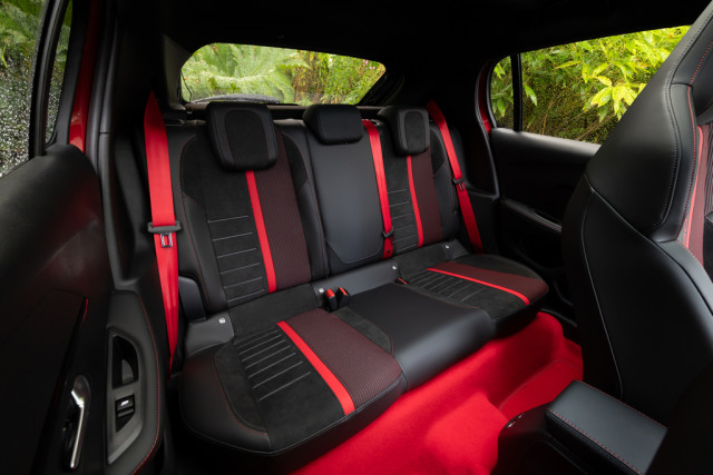Peugeot e-208 GTi, тест драйв