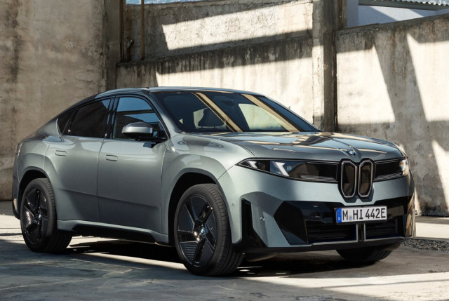 BMW iX4