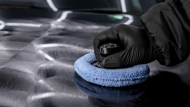 полагане на вакса