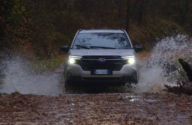 Subaru Forester 2025, тест драйв