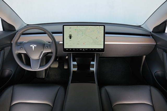 Tesla Model 3 на старо