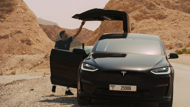 Tesla тестове в Дубай