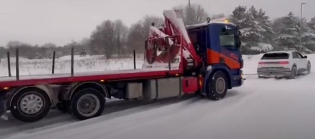 Ioniq 5 тегли на камион