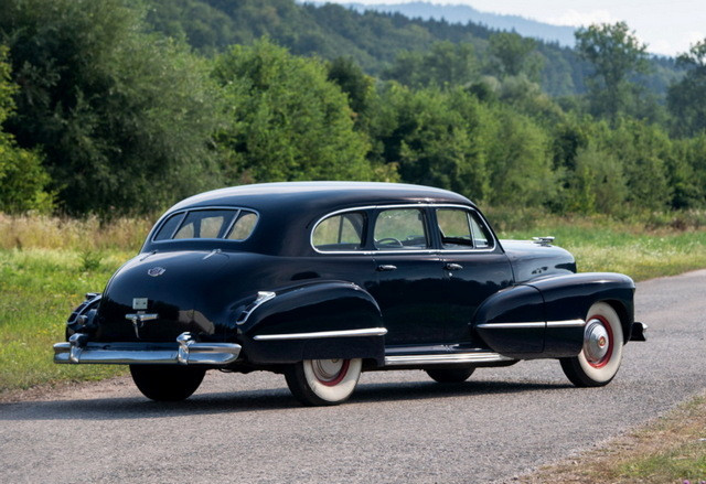 Cadillac 1942-4.jpg